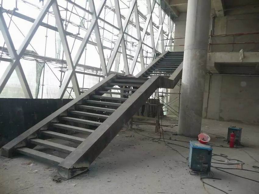 建工大学图书馆消防楼梯