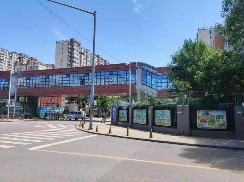 翡翠小学过街连廊